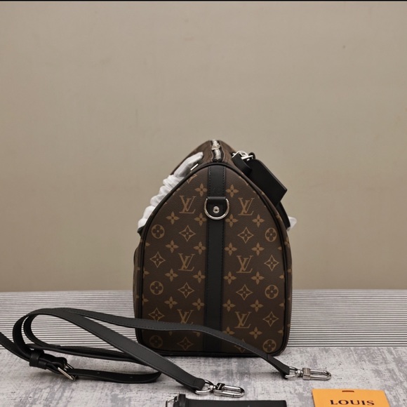 Beautiful LV Keepall for sale! 100% Authentic! 💋 - Picture 4 of 5